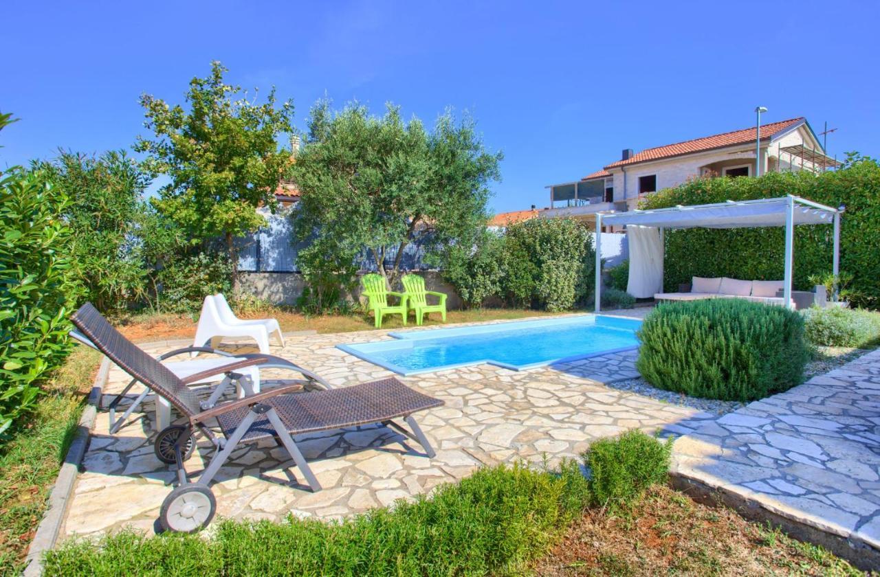 House Nika With Pool And Jacuzzi * Linardići